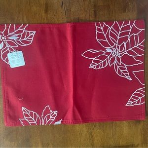 Holiday Table Decor Heritage Lace brand Poinsettia Design 7 pieces